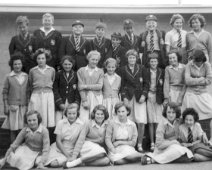 1960 Class 2Y This was Terry Buckthorpe's Class - possibly 1959/60 1Y or 2Y BACK ROW: 1 DK, 2 Andrew Ryan, 3 dk. 4 Paul Rhodes, 9 Vicki ? MIDDLE ROW: Is it Cheryl? 9 Coral...